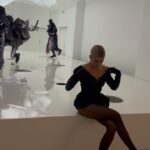 Caro Daur Instagram – Anzeige // @maisonmargiela called and I had to pick up – thank you for the private tour around the mesmerizing world of @jgalliano’s spring 2024 artisanal collection