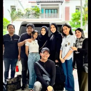 Erra Fazira Instagram - Assalammualaikum dan Salam Ramadhan buat sahabat2  IGku… 🥰 .
.
Saya dengan serendah hati mohon ampun dan maaf andai ada salah dosa saya selama ini ~ samada dalam sedar mahupun tidak ~ yg mungkin perbuatan atau kata2 saya telah mengguris hati kalian selama ini.. Sesungguhnya saya tidak sempurna.. Namun saya akan terus cuba dan belajar menjadi hambaNya yg lebih baik dari masa ke semasa.. InsyaAllah.. Doakan saya dan harap sudi maafkan saya..🙏🙏.
.
Selamat Beribadah dibulan yg mulia.. Moga kali ini kita dpt perbaiki ibadah dan gandakan amalan bagi meraih iman yg lebih baik dari sebelum2nya! InsyaAllahhhh.. .
.
Once again.. Salam Ramadhan.. Selamat Berpuasa.. Selamat Berperang demi sebuah iman.. 🤲🏻❤️