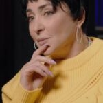Lolita Milyavskaya Instagram - С Виталием Серукановым познакомилась на съёмке. Мне с ним было спокойно и я поразилась, что он не пытался меня распять и нравоучать. Спасибо🙏⁣⁣⠀
Вообще, это первый выход в эфир за 2,5 месяца. Отвыкла я от камер..⁣⁣⠀
Смотрите на YouTube-канале «Повесточка».