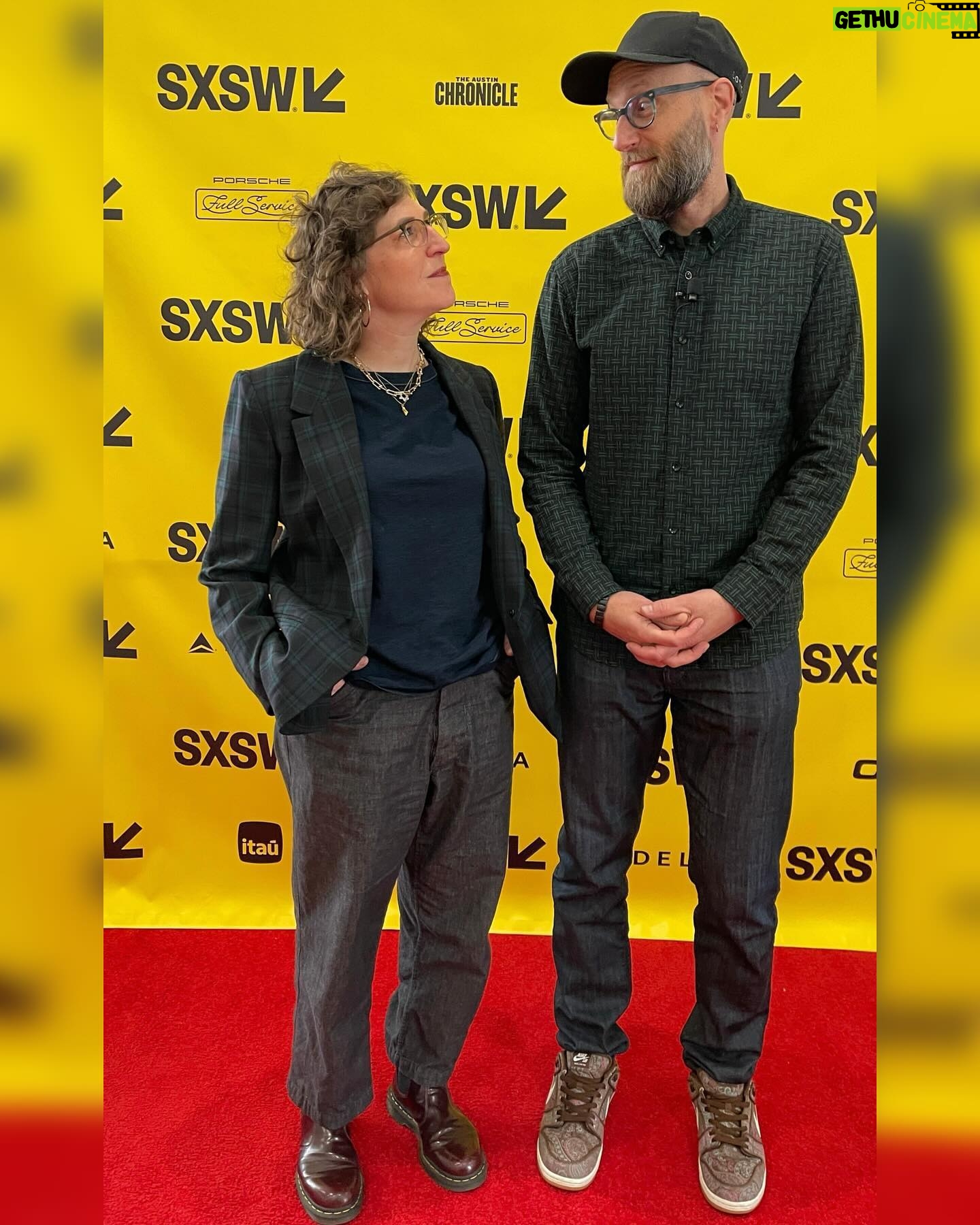 Mayim Bialik Instagram - Were any of y’all in attendance for our first live MBB recording @SXSW today in Austin?!?! 🤠We had THE BEST time chatting about the intersection of science 🧪and spirituality 🙏 and meeting some of you afterward. Thanks everyone for being there! 🧠🫶🧠🫶 👢