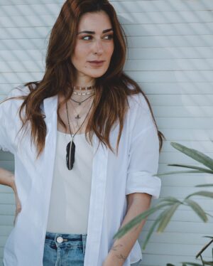 Amina Khalil Instagram - كل سنة وانتم طيبين ✨ 
رمضان كريم 🤍🙏🏼 
Wishing everyone a blessed month ahead.. 
May you all find peace, love and balance throughout 🪷 

Feels very different this year to not be working on a show for the first time after 13 years.. the endless days and nights on set.. the excitement of the first airing.. the billboards on the streets.. can’t say i dont miss it, because ofcourse a part of me does.. 
But, im so grateful for the things I was able to accomplish and experience nevertheless.. 
Taking time to reflect, relax, work on myself, and do other things Ive always wanted to do but never had the time to, gives you perspective and really makes you count your blessings.. for even the littlest of things.. 🌿🙏🏼 

Goodluck to all my friends who have Ramadan shows this year, i’ll be watching and supporting you all 🫶🏻 ربنا معاكم يا حبايبي 

Happy Ramadan everybody ! 
Eat. Pray. Love ! 
🤍💫 

Jewelry by: @11_11egypt