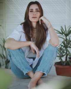 Amina Khalil Instagram - كل سنة وانتم طيبين ✨ 
رمضان كريم 🤍🙏🏼 
Wishing everyone a blessed month ahead.. 
May you all find peace, love and balance throughout 🪷 

Feels very different this year to not be working on a show for the first time after 13 years.. the endless days and nights on set.. the excitement of the first airing.. the billboards on the streets.. can’t say i dont miss it, because ofcourse a part of me does.. 
But, im so grateful for the things I was able to accomplish and experience nevertheless.. 
Taking time to reflect, relax, work on myself, and do other things Ive always wanted to do but never had the time to, gives you perspective and really makes you count your blessings.. for even the littlest of things.. 🌿🙏🏼 

Goodluck to all my friends who have Ramadan shows this year, i’ll be watching and supporting you all 🫶🏻 ربنا معاكم يا حبايبي 

Happy Ramadan everybody ! 
Eat. Pray. Love ! 
🤍💫 

Jewelry by: @11_11egypt