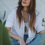 Amina Khalil Instagram – كل سنة وانتم طيبين ✨ 
رمضان كريم 🤍🙏🏼 
Wishing everyone a blessed month ahead.. 
May you all find peace, love and balance throughout 🪷 

Feels very different this year to not be working on a show for the first time after 13 years.. the endless days and nights on set.. the excitement of the first airing.. the billboards on the streets.. can’t say i dont miss it, because ofcourse a part of me does.. 
But, im so grateful for the things I was able to accomplish and experience nevertheless.. 
Taking time to reflect, relax, work on myself, and do other things Ive always wanted to do but never had the time to, gives you perspective and really makes you count your blessings.. for even the littlest of things.. 🌿🙏🏼 

Goodluck to all my friends who have Ramadan shows this year, i’ll be watching and supporting you all 🫶🏻 ربنا معاكم يا حبايبي 

Happy Ramadan everybody ! 
Eat. Pray. Love ! 
🤍💫 

Jewelry by: @11_11egypt