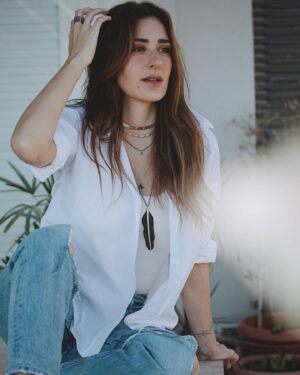 Amina Khalil Instagram - كل سنة وانتم طيبين ✨ 
رمضان كريم 🤍🙏🏼 
Wishing everyone a blessed month ahead.. 
May you all find peace, love and balance throughout 🪷 

Feels very different this year to not be working on a show for the first time after 13 years.. the endless days and nights on set.. the excitement of the first airing.. the billboards on the streets.. can’t say i dont miss it, because ofcourse a part of me does.. 
But, im so grateful for the things I was able to accomplish and experience nevertheless.. 
Taking time to reflect, relax, work on myself, and do other things Ive always wanted to do but never had the time to, gives you perspective and really makes you count your blessings.. for even the littlest of things.. 🌿🙏🏼 

Goodluck to all my friends who have Ramadan shows this year, i’ll be watching and supporting you all 🫶🏻 ربنا معاكم يا حبايبي 

Happy Ramadan everybody ! 
Eat. Pray. Love ! 
🤍💫 

Jewelry by: @11_11egypt