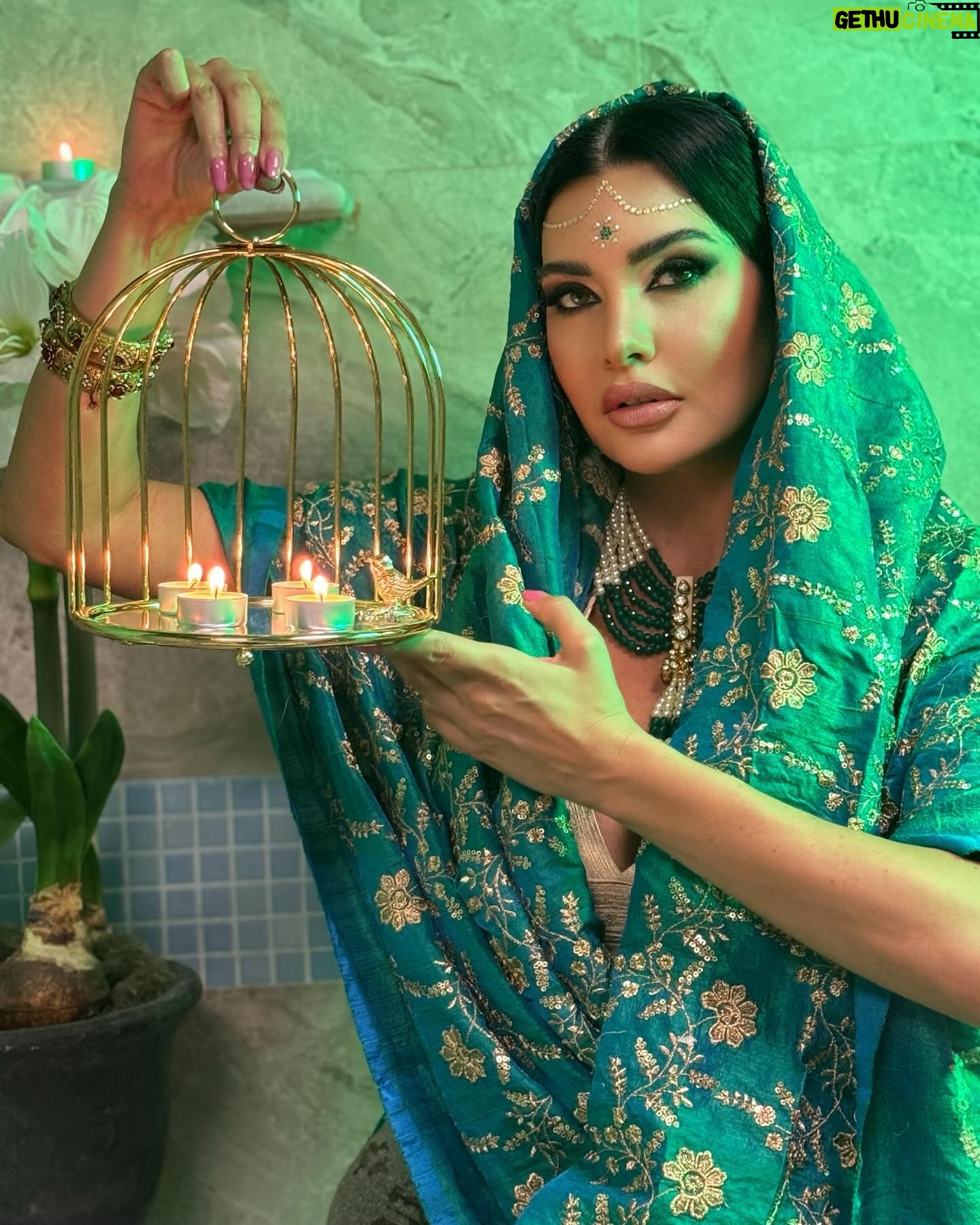 Lamitta Frangieh Instagram - From me and @lasirenegroup we wish you a Ramadan Kareem π May your month be filled with much love and blessings π
.
.
.
#ramadankareem #ramadanmubarak #ramadanvibes #dubai#india#mumbai #bollywood #bollywoodstyle #bollywoodmovies #actress#lamittafrangieh