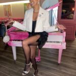 LeToya Luckett Instagram - ✨BURFDAY SURPRISE ✨

The sweetest surprise!! 
The love. The laughter. The food ,family & freinds! This was my BEST Burfday to date! God, I thank you! My heart is full ❤️🙏🏾