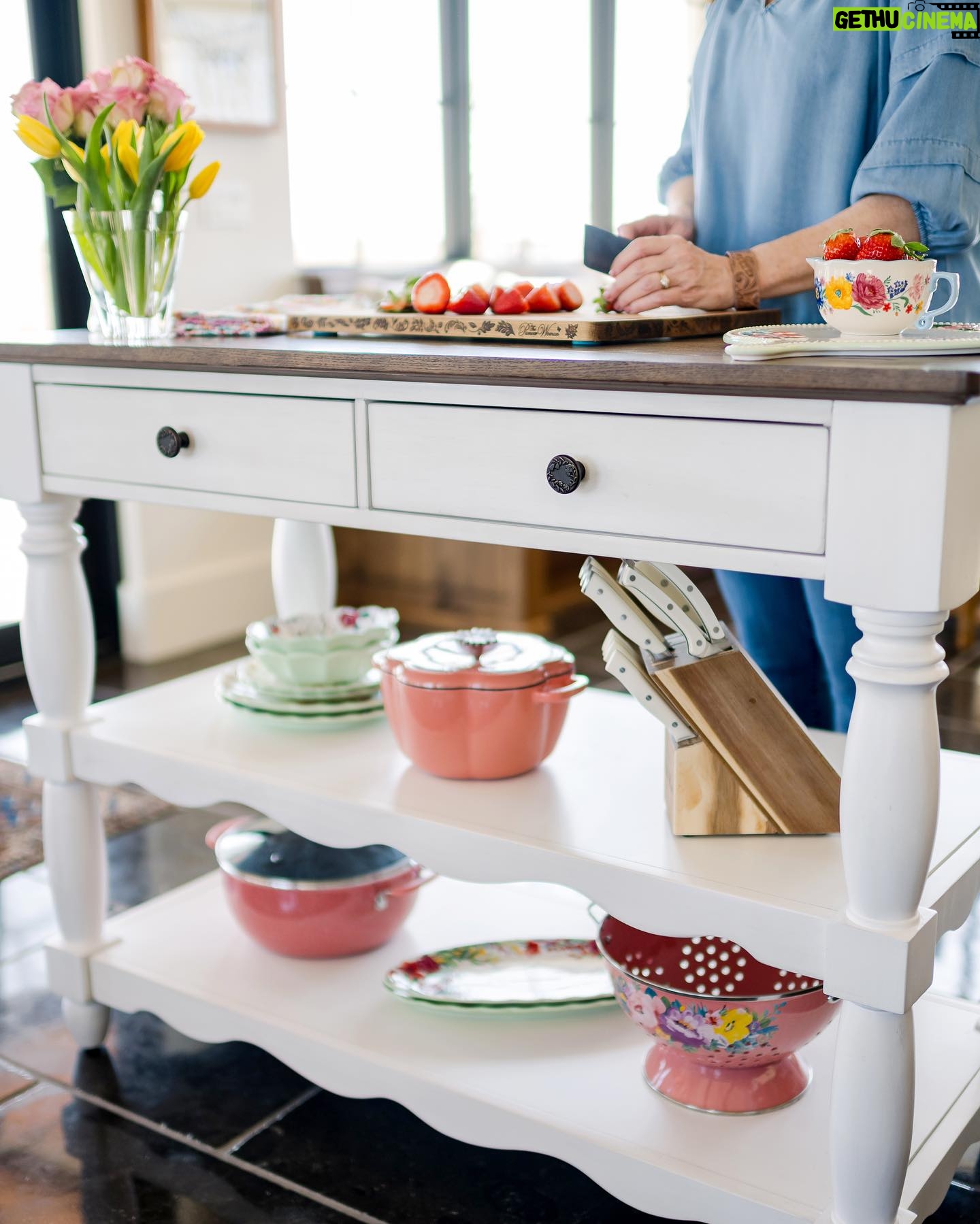 Ree Drummond Instagram - You asked, friends…and we answered! 😊 PW furniture is now available in beautiful soft white and it’s the perfect neutral canvas for all your favorite dishes, bowls, and knick-knacks. 😍 We can’t wait to see how you style these beauties in your own home.🏠 #linkinbio to shop!