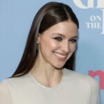 Melissa Benoist Instagram - #thegirlsonthebus premiere 🩶🤍🩶
@thomascarterphillips 
@anthonycampbellhair 
@marywilesmakeup 
@streamonmax
