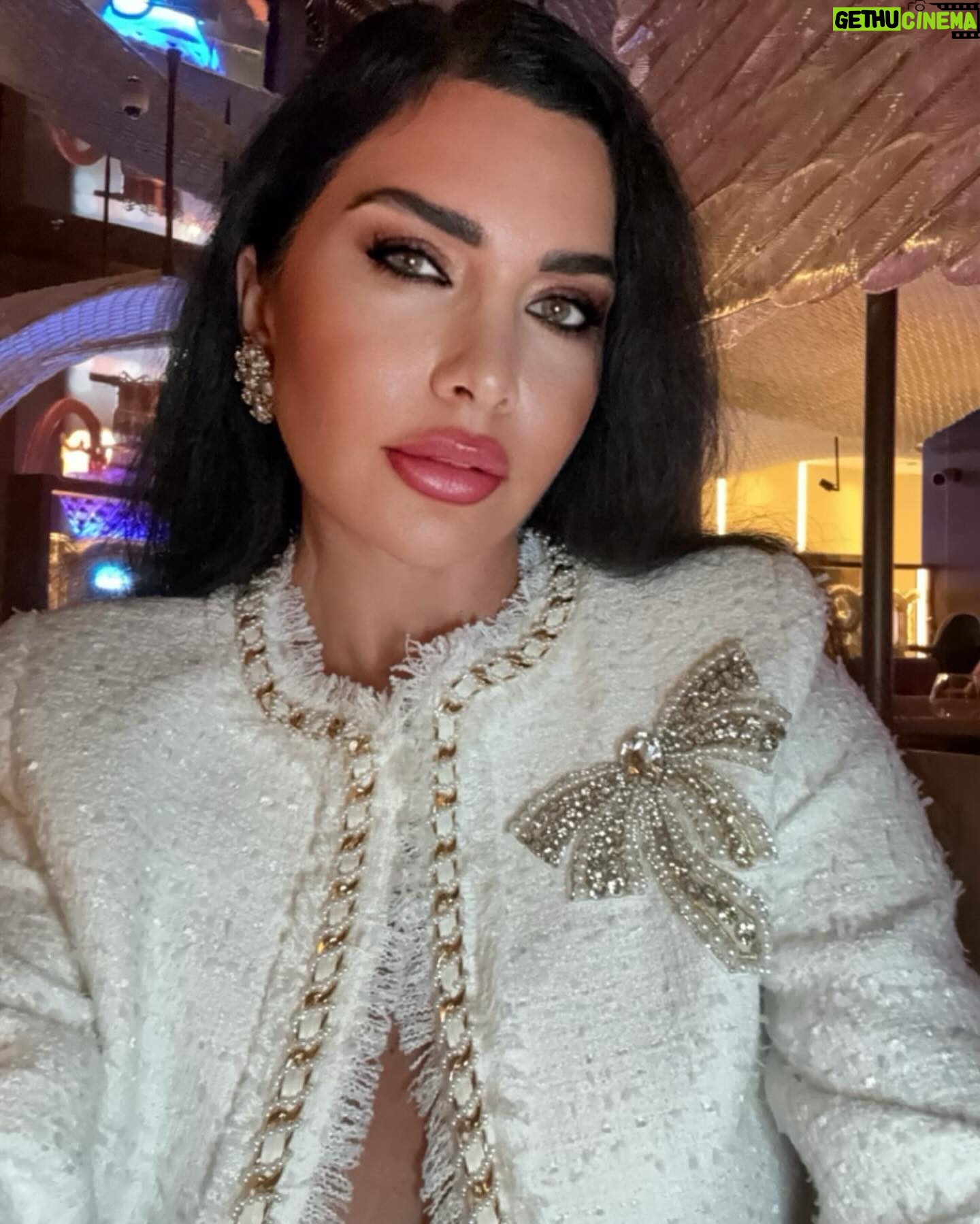 Lamitta Frangieh Instagram - Radiating elegance in every step by @trace.highfashion
.
.
.
#elegance #march #dubai#lifestyle #ladyinwhite #luxury #womanstyle #stylish #class #chic