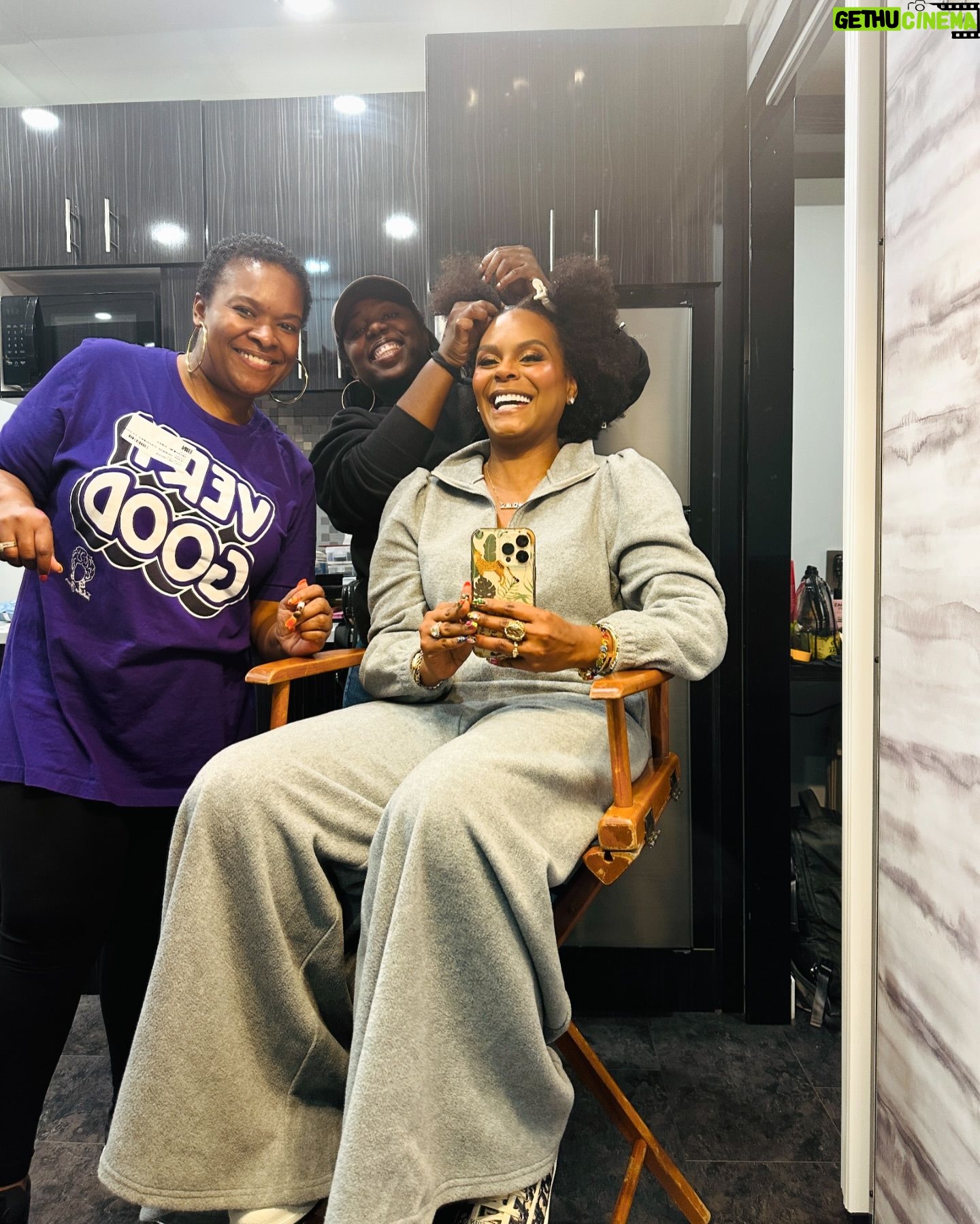 Tabitha Brown Instagram - Back on set with my golden girls @brandieonthebeat and @shaylinjoneshair ❤️ New show loading……. 🙌🏾OOHHH GOD I THANK YOU 🙌🏾 #tabithabrown #grateful