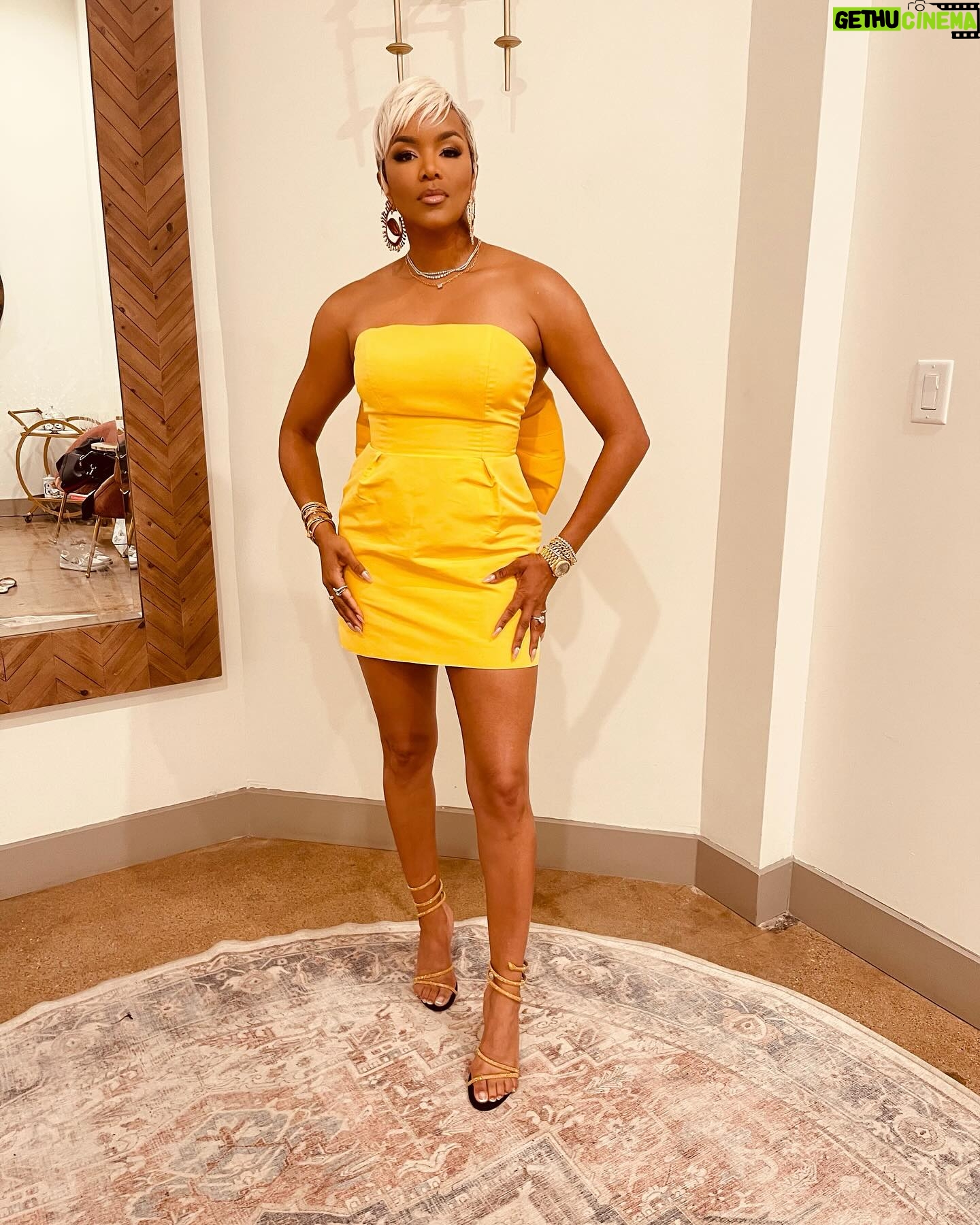 LeToya Luckett Instagram - ✨BUSY✨
I thoroughly enjoyed performing for my loves at BQAF!! We had a tiiiiiimmmeee! 💃🏽😎
Also loved speaking in Dallas at the “She is awards” the energy in the room was beautiful 💛
Makeup: @colordujour
Hair: @thastylist18