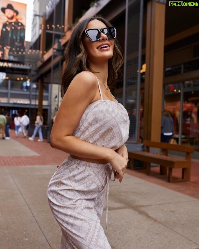 Jessie James Decker Instagram - Y’all are gonna CHOKE when you see this babe @jess.ves in the newest @kittenish collection! Head and shop now www.kittenish.com
