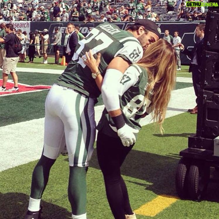 Jessie James Decker Instagram - Happy birthday to the love of my life @ericdecker 🎉 37 looks good on ya daddy 😙