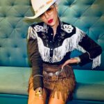 LeToya Luckett Instagram - ✨RODEO SHOW✨

The way I danced in my @pintoranch outfit last night for @bunb takeover at @rodeohouston last night babyyyyyyyyyy! 💃🏽💃🏽💃🏽

✨  @pintoranch from head to toe 🤠