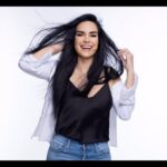 Scarlet Ortiz Instagram - Ajaaaaaaa!!!! Y llegue al “Medio Cupón” 😂 Refelizzzz Cumpleaños para Mi 🥳🎂🍾💜 Los 50 llegaron 🙌🏻 y los abrazo con todo y sus cambios, cambios que crean un poco de crisis 😅 pero lo acepto. Agradezco lo vivido hasta hoy, lo aprendido, mi salud, mis amores, mi familia, mis amigos y todo lo que estoy por vivir de hoy en adelante! 
Gracias mi bella @elizabethmua por mis fotos 🙌🏻🫶🏼👏🏻 
Graciasssss por sus bellos deseos 💜💜💜💜 #happybirthday #felizcumpleaños #birthdaygirl #yo #scarletortiz