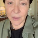 Lolita Milyavskaya Instagram - Сейчас основной Храм во имя Георгия Победоносца без росписи. Это вполне в моих или наших силах подарить ему возможность скорейшей полной работы.⁣⁣⠀
Именно сюда, пока в голые стены, приходят принимать благословение наши ребята, солдаты и сотрудники МЧС. Именно сюда приходят их близкие за добрым словом к отцу Максиму.⁣⁣⠀
Как иногда нужно поставить свечу за здравие, за успокоение Души.. А я привыкла ставить ещё за здравие и недоброжелателям. С меня это снимает иногда возникающую бурю ненужных страстей.⁣⁣⠀
Мир нашему Дому. С Богом Жить Легче.⁣⁣⠀
P.S. Художник, который будет расписывать Храм, будет уже через 2 недели. Первый взнос я сделала в пятницу.