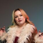 Nicola Coughlan Instagram – M💊A😈G💅🏻G🖊️I🍩E

9 Days till #BigMood

Premiering on @channel4 🇮🇪🇬🇧 Thursday 28th March 10pm

Coming to @tubi in 🇨🇦🇺🇸 in April