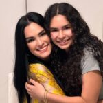 Scarlet Ortiz Instagram - Por aquí este par de piscianas agradecidas por sus bendiciones y buena vibra! GRACIASSSSSS 💜😘🙌🏻 @barbarabrianaburkle @ortizscarlet #momanddaughter #madreehija #birthdaygirls #felizcumpleaños #gracias #agradecida #barbaraburkleortiz #scarletortiz