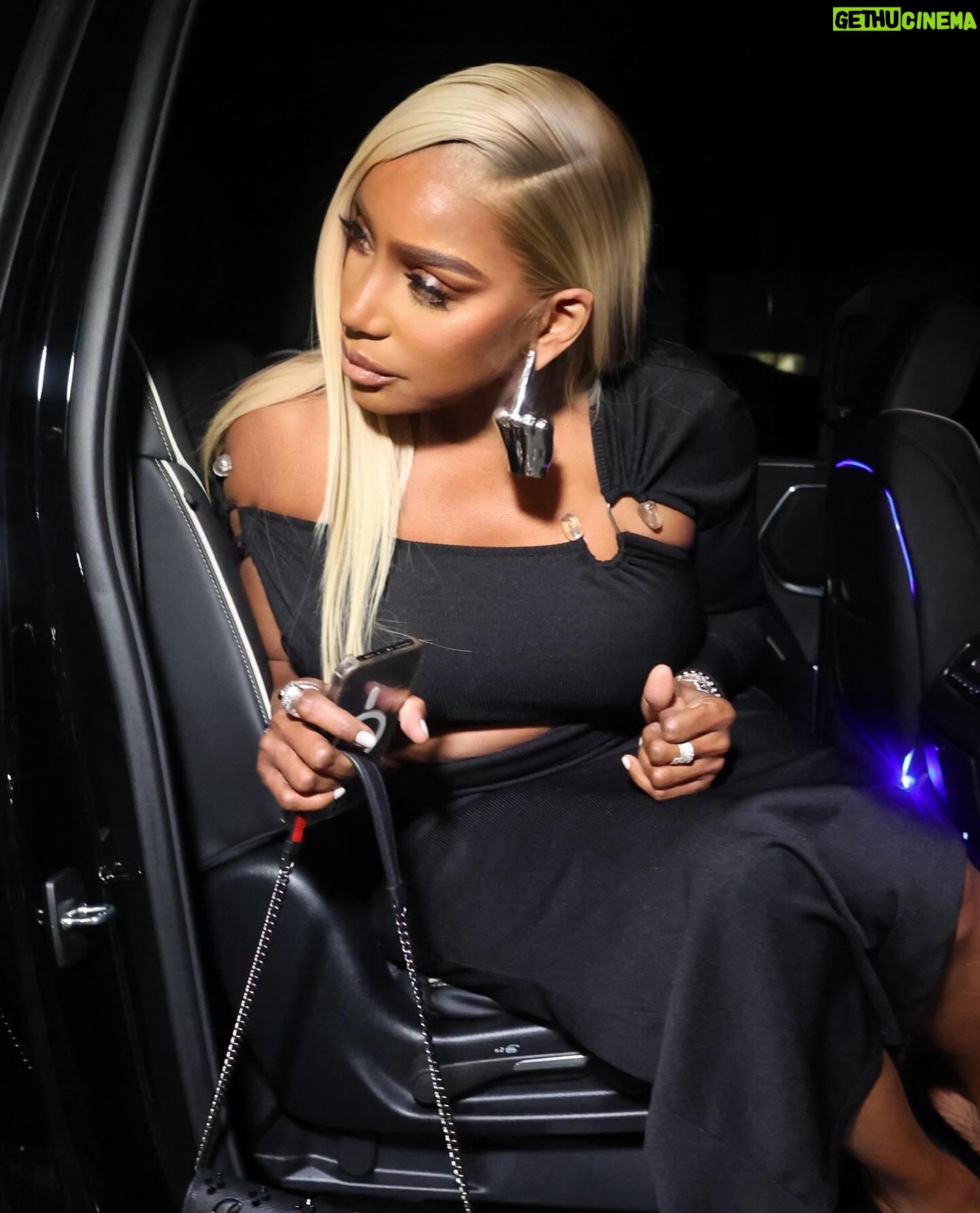 NeNe Leakes Instagram - SWIPE: Unapologetically sexy just for you 👄
