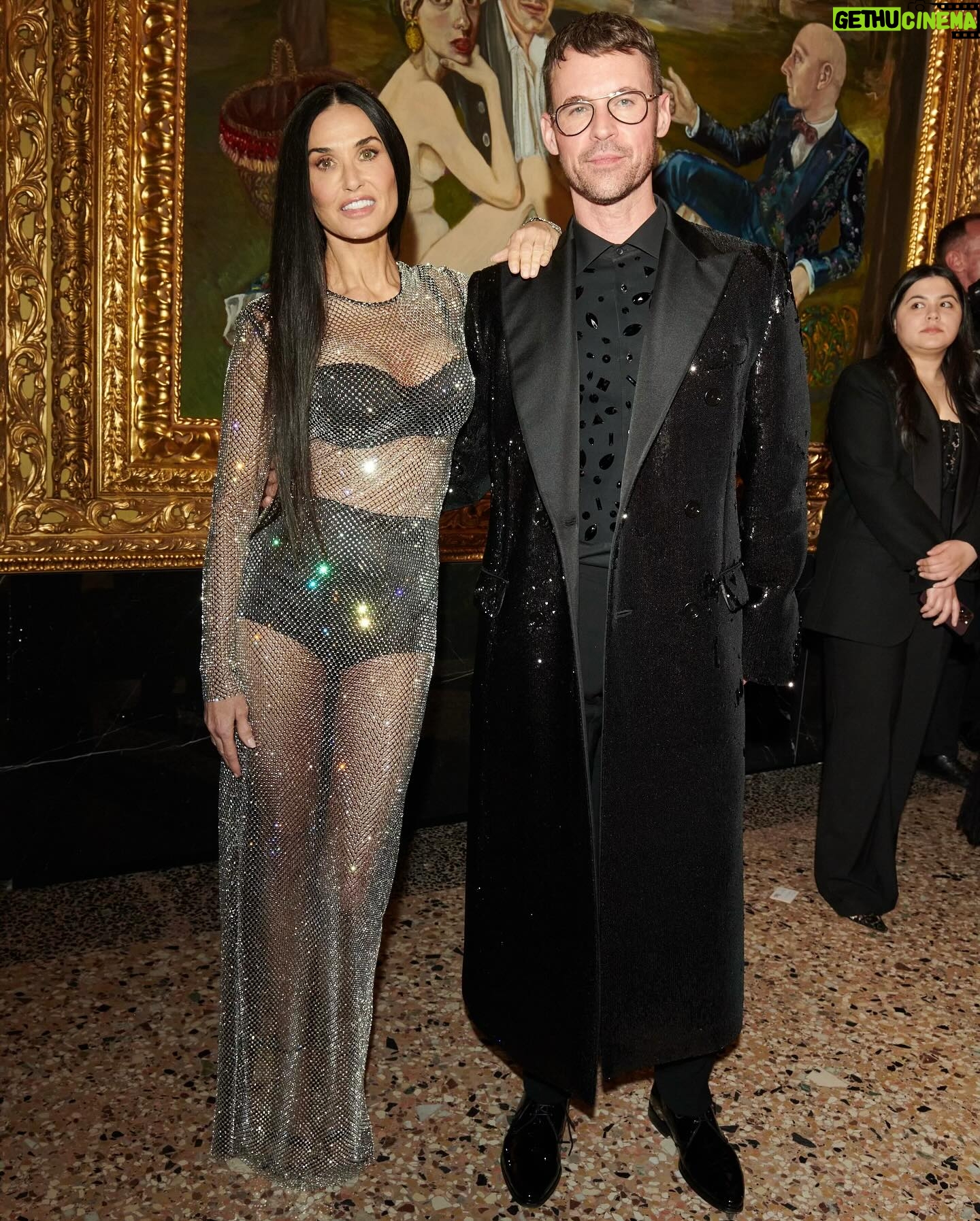 Demi Moore Instagram - Shimmered and shimmied the night away ✨💃🏻 Congrats to @dolcegabbana on the opening of ‘Dal Cuore Alla Mani’ at the @palazzorealemilano!