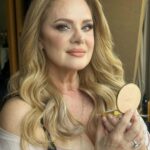 Erika Buenfil Instagram - @erikabuenfil50 
Makeup @vicoguadarrama 
#colorhair peinado @aleamayamakeup