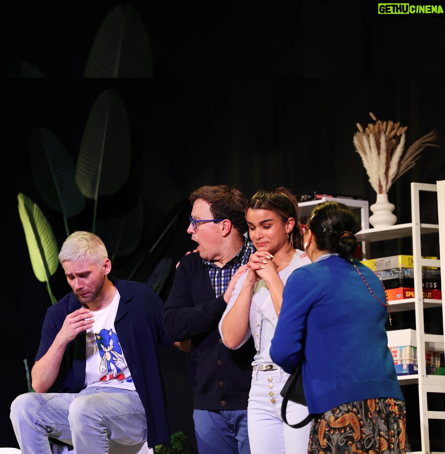 Clarissa Molina Instagram - Todavía ando flotando luego del maravilloso estreno de la obra de teatro Toc Toc anoche en Miami en el @towertheaterculturalcenter Me siento bendecida de una vez más gracias a @manumanumendoza (que no se da por vencido conmigo) 😂 de volver a las tablas por segunda ocasión! Cada vez me enamoro más del teatro. Gracias @layla_vargas por estar a mi lado siempre en este proceso! Que gran reto como actriz has sido todo este proceso, pero que gratificante al final. Que honor trabajar con amigos y nuevos amigos, que talentosos son wow! Anoche brillaron!🤩🤯🥹💖
Les invito a que no se la pierdan esta noche a las 7p.m para que se rían un buen rato y aparte llevarse un gran mensaje.
Gracias @chepejose por captar estos momentos mágicos. ✨📸 eres increíble!
NOS VEMOS ESTA NOCHE MIAMI. 🎭 Que viva el teatro!