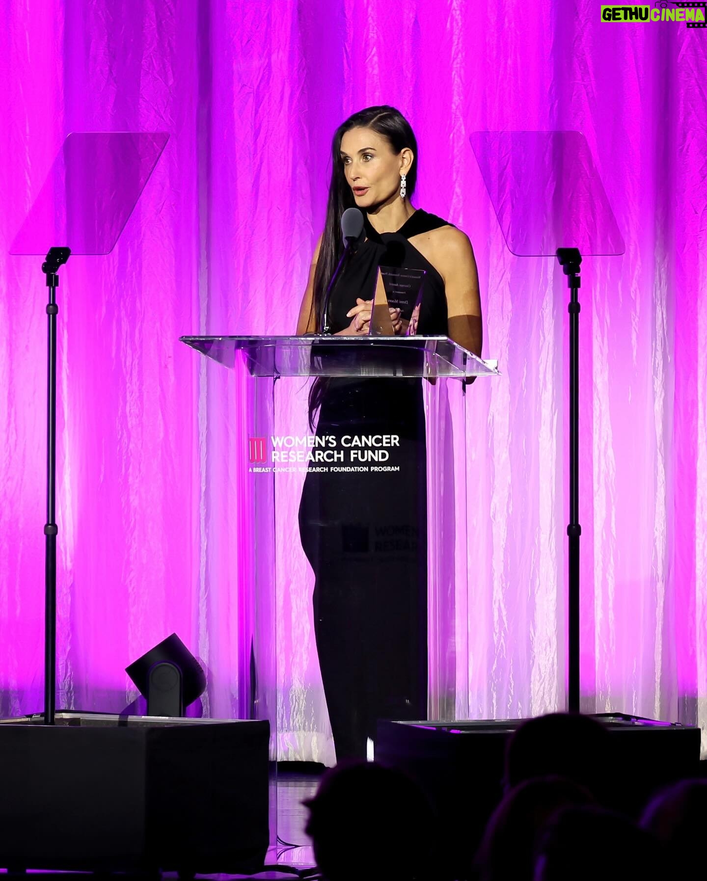 Demi Moore Instagram - A powerful night recognizing and celebrating the incredible work of the Women’s Cancer Research Fund ♥️ @wcrfcure