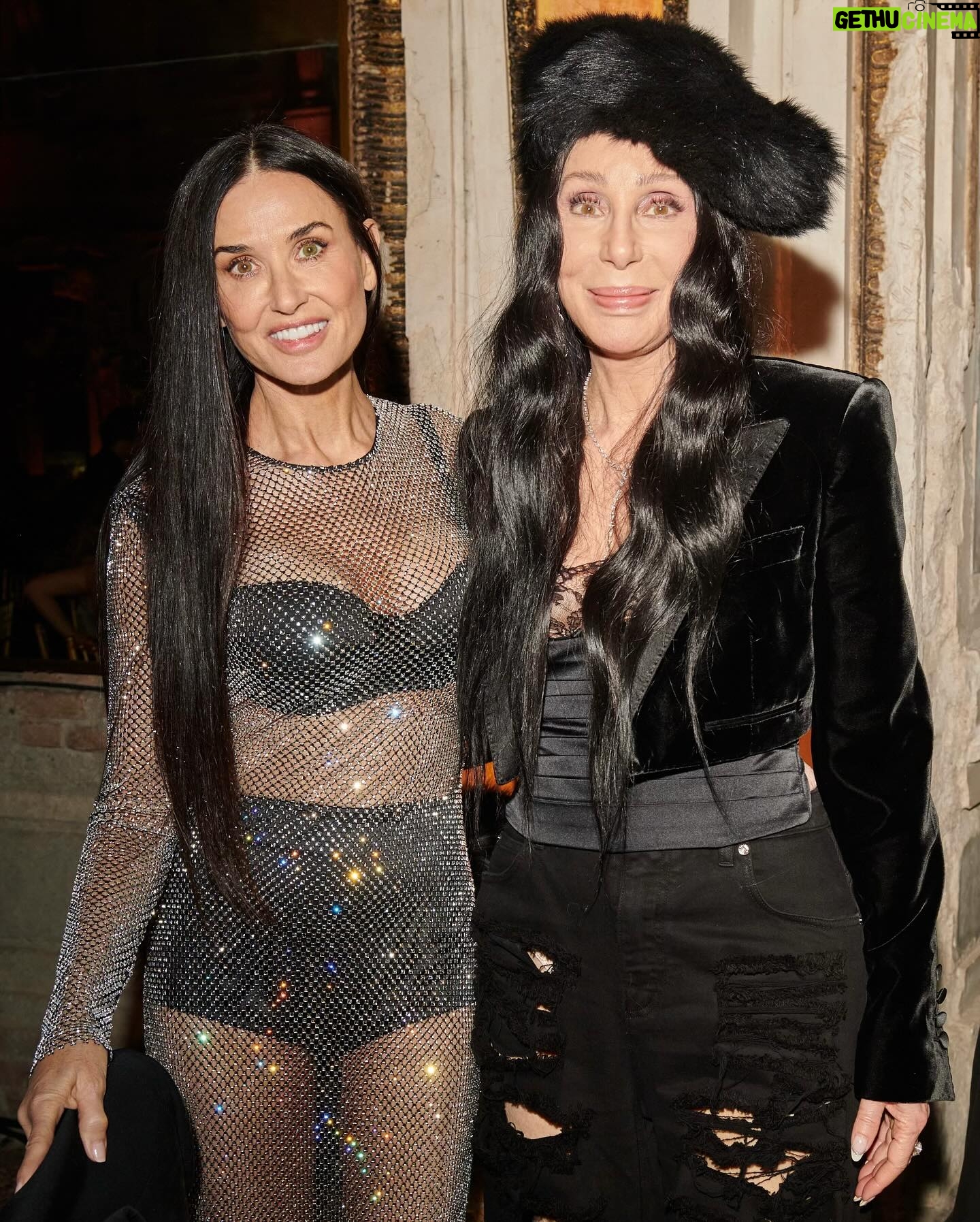 Demi Moore Instagram - Shimmered and shimmied the night away ✨💃🏻 Congrats to @dolcegabbana on the opening of ‘Dal Cuore Alla Mani’ at the @palazzorealemilano!