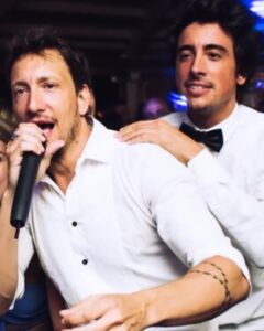 Nicolás Vázquez Instagram - Feliz cumple hermano mío. Acá levantamos una copa por vos y te agradezco que sigas espalda con espalda y corazón con corazón conmigo. Me hace bien. Cada paso que doy te lo dedico con todo mi alma. Te amo! Siempre juntos San! 🤍♾️
