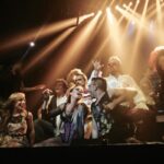 Regina Blandón Instagram – 27 marzo #DíaMundialDelTeatro
Empecé a los 9 años y ojalá sigamos contando (tengo 33 por si querían saber jajaja). 
Por seguir encontrándonos ahí (con otrxs y con nosotrxs mismxs). Por seguir haciendo de lo efímero algo permanente en la memoria. Por seguir haciendo teatro porque en tiempos convulsos, es necesario y siempre valiente. Felicidades a todxs, amix. Qué privilegio formar una pequeña parte de esta comunidad. (Me faltan muchas fotoooos y muchos amiiiiiix, yo queriendo hacer un álbum de FB dosmilero 😂).