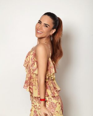 Wanessa Camargo Instagram - Desejando a todos um sábado cheio de boas energias! ✨