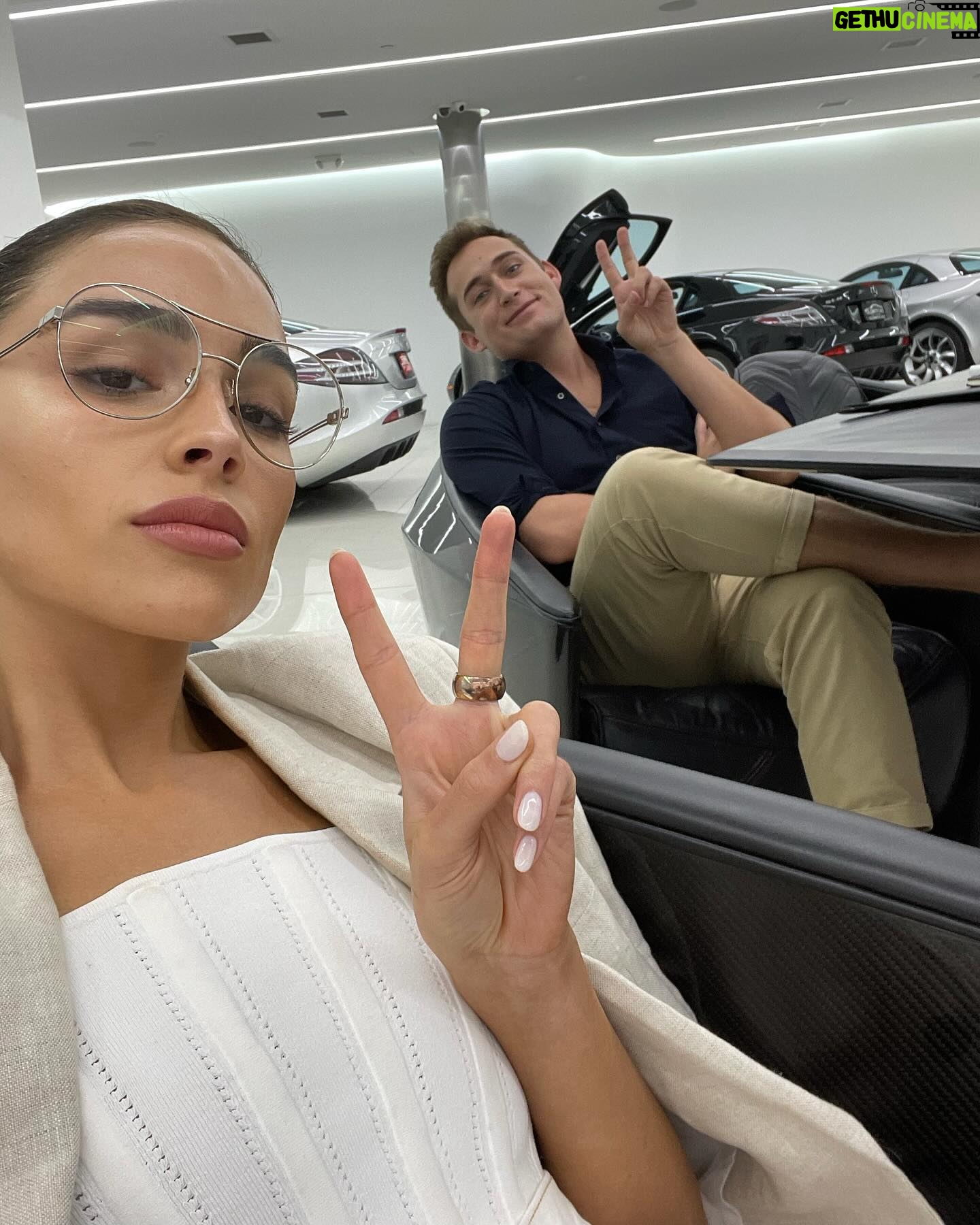 Olivia Culpo Instagram - A lil of a lot ♥️