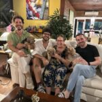 Susana Vieira Instagram – Dia produtivo… Reunião com a equipe da TV Globo para dois novos projetos!!! Vem aí…🩵