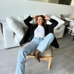 Daniela Calle Instagram - 1. Estoy obsesionada con estas botas vaqueras 🐴
2. En el carro el otro dia muy feliz después de probar uno de los postres mas ricos que me me comido 🤤
3. Todos los caminos me llevan a mi ultima foto… 🛍️🍝🥖🍌🍓🥕🥯