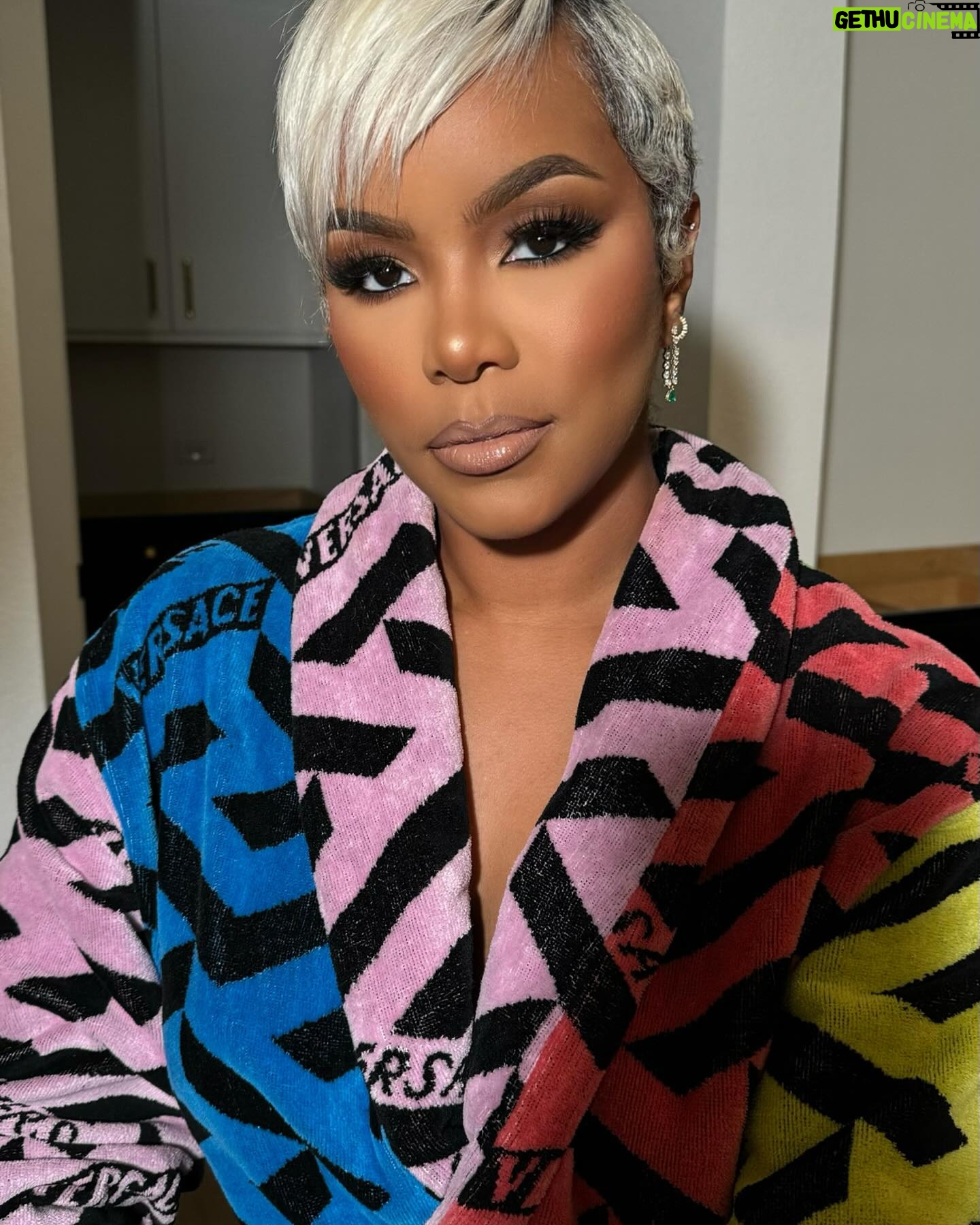LeToya Luckett Instagram - ✨BUSY✨
I thoroughly enjoyed performing for my loves at BQAF!! We had a tiiiiiimmmeee! 💃🏽😎
Also loved speaking in Dallas at the “She is awards” the energy in the room was beautiful 💛
Makeup: @colordujour
Hair: @thastylist18