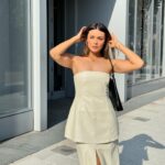 Daniela Calle Instagram - 1. Me cuesta mucho abrir los ojos en el sol🫣
2. Si ya seeeee que no me quito los Samba pero es que los amo en todos sus colores y presentaciones. 🤩