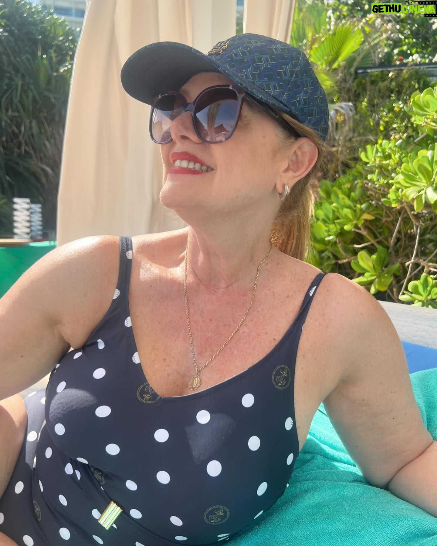 Erika Buenfil Instagram - Vitamina sol. @liveaquacancun