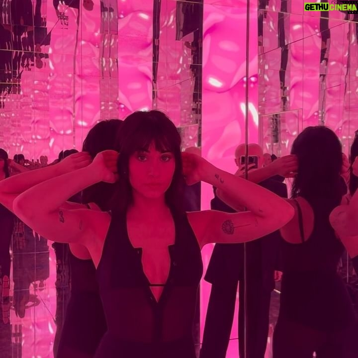 Aitana Instagram - París y Loveshine @yslbeauty 🖤✨ #yslbeauty #makeuplook #yslloveshine