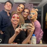Regina Blandón Instagram – 27 marzo #DíaMundialDelTeatro
Empecé a los 9 años y ojalá sigamos contando (tengo 33 por si querían saber jajaja). 
Por seguir encontrándonos ahí (con otrxs y con nosotrxs mismxs). Por seguir haciendo de lo efímero algo permanente en la memoria. Por seguir haciendo teatro porque en tiempos convulsos, es necesario y siempre valiente. Felicidades a todxs, amix. Qué privilegio formar una pequeña parte de esta comunidad. (Me faltan muchas fotoooos y muchos amiiiiiix, yo queriendo hacer un álbum de FB dosmilero 😂).