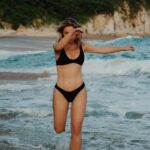 Ludwika Paleta Instagram – #TBT a uno de los proyectos más divertidos en los que he estado. Risas, gozo, amigos, noches estrelladas, abrazos, mezcal, luna, playa.
Qué más se puede pedir?  Ya vieron NOCHE DE BODAS? 
YA EN CINES 🍿
.
.
.
📷 @_kbocanegra