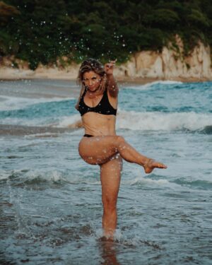 Ludwika Paleta Instagram - #TBT a uno de los proyectos más divertidos en los que he estado. Risas, gozo, amigos, noches estrelladas, abrazos, mezcal, luna, playa.
Qué más se puede pedir?  Ya vieron NOCHE DE BODAS? 
YA EN CINES 🍿
.
.
.
📷 @_kbocanegra