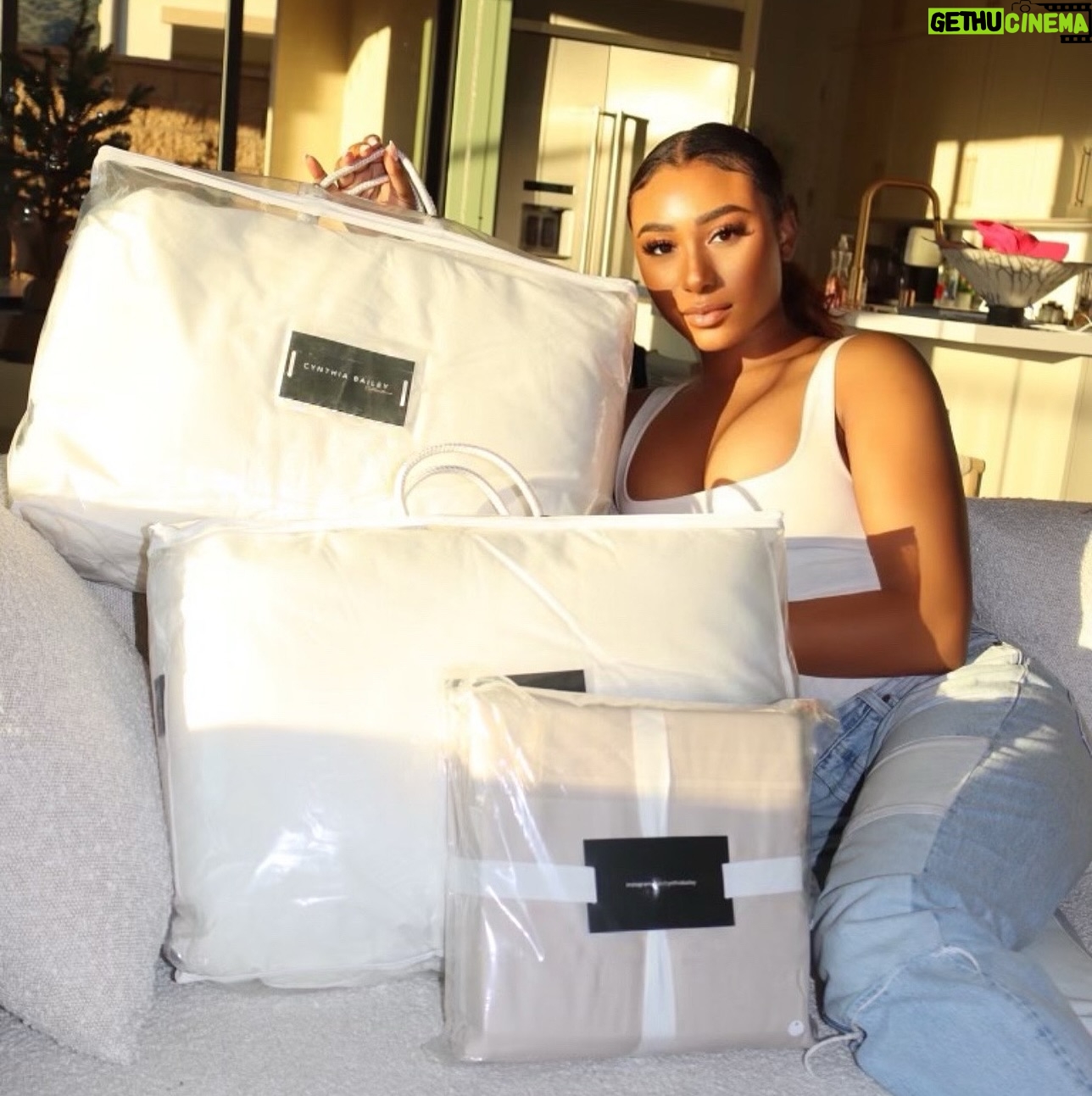 Cynthia Bailey Instagram - my daughter @noellerobinson is loving her @suttonbrands CYNTHIA BAILEY HOME COLLECTION comforters, pillows & sheets!🌎
click @suttonbrands to order yours today!!!
#sustainability
#circularproducts
@suttonstracke