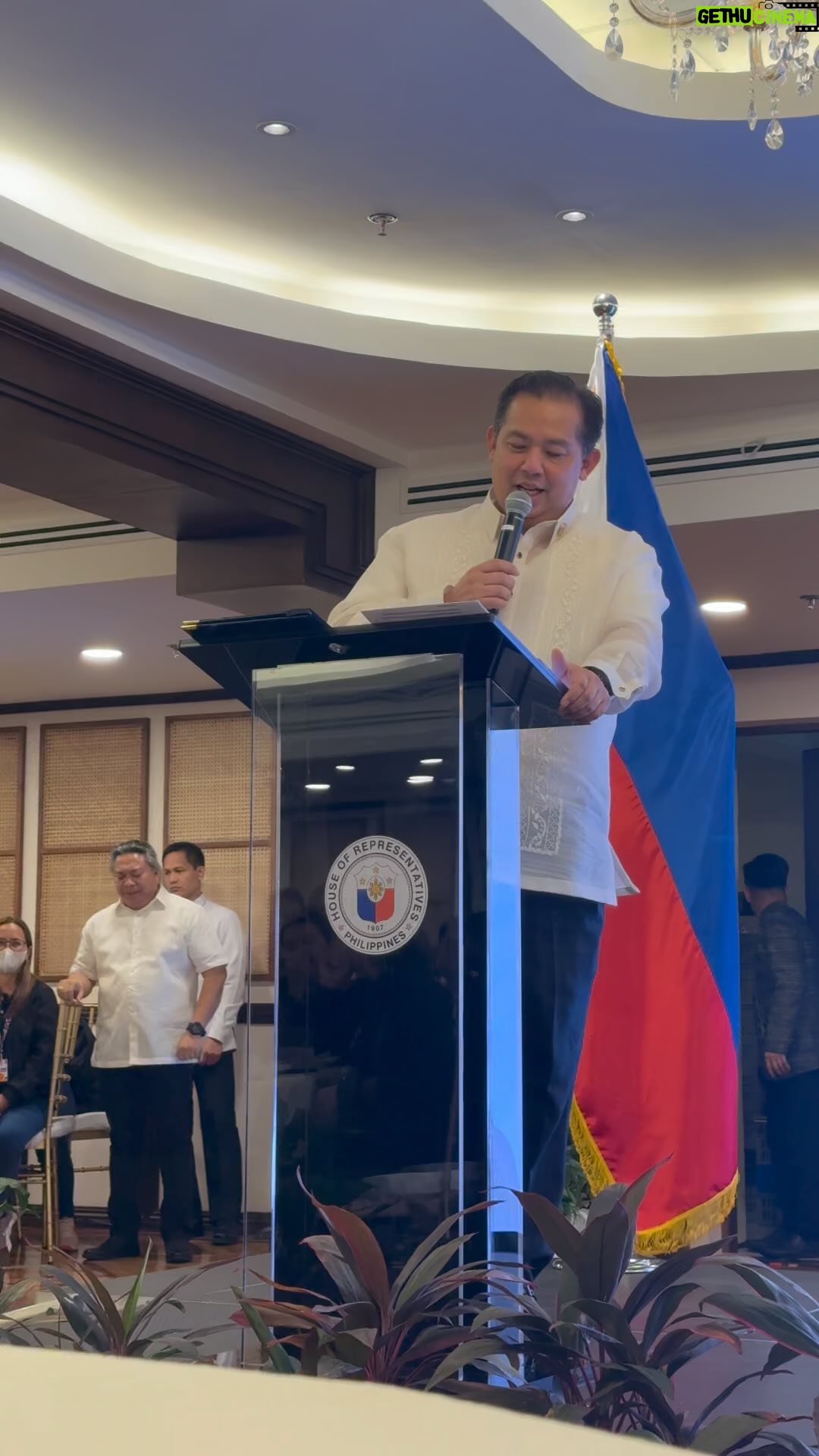 Karla Estrada Instagram - Maraming salamat sa ating butihing Speaker Martin Romualdez sa pagkilala sa mumunting kontribusyon ko sa Tingog. Ang kabutihan nyo po sa akin at sa pangkalahatan ay sapat na para ibigay namin ng buong puso ang aming pag mamahal at pagtitiwala sa inyong kakayahan at katauhan.
Hindi nyo po ako kamag anak, pero kung ituring nyo ako ay higit pa sa kaibigan, pinahahalagahan ko po ang inyong kabutihan sa akin at sa aking pamilya.
Maraming salamat sa inyo ng iyong butihing may bahay, cong Yeda Marie Romualdez.🤍
mananatili, magbubunyi at ipagmamalaki ko ang kabutihan ng inyung mga puso. Pagpalain po kayo ng maykapal.🙏🏻
Salamat pong muli Mr. Speaker.🙏🏻🙏🏻🙏🏻
#nationaltingogsummit2024