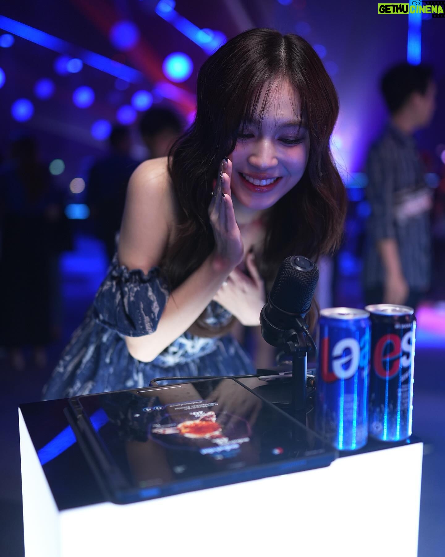 Pattranite Limpatiyakorn Instagram - เอส ทำถึง!!! est Cola Awaken Awesome Senses
ปล่อยความ Awesome ซ่า กล้าเป็นตัวเอง ปลุกทุกประสาทสัมผัส 5 Senses ออซั่ม ดื่มด่ำไปกับความ Awesome ของเอส แสง สี เสียง กลิ่น ล้ำมาก เช็คอินเปิดความซ่าไปด้วยกัน
เติมความสดชื่น ปลุกความ Awesome กับเอส โคล่า สูตรใหม่ หอม อร่อย ซ่า โคล่าจัดเต็ม
ดื่มแล้วออซั่ม แบบไหน? ฟีลยังไง? อร่อยแค่ไหน? ซ่าอย่างไร? บอกเรามาภายใน 3 2 1 วินาที เพียงสแกน QR Code หน้ากระป๋องก็ร่วมสนุก ได้ง่ายๆ พร้อมลุ้นรางวัลสุด Awesome ได้
ติดตามรายละเอียดเพิ่มเติม ได้ที่ Facebook est
#estcolaAwakenAwesomeSenses #estColaBornToBeAwesome