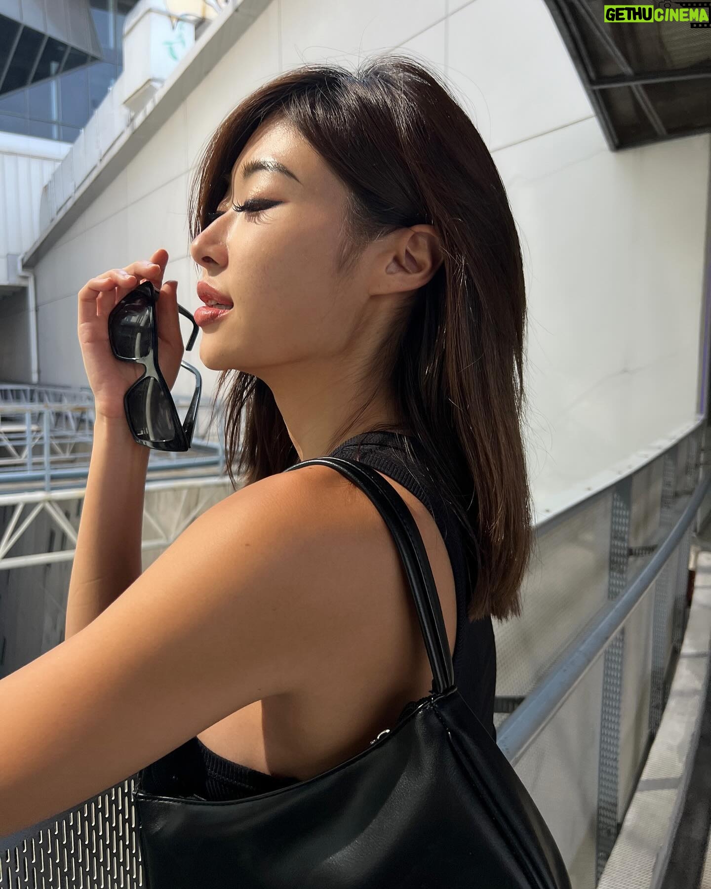 Keerati Mahapreukpong Instagram - บอกคุณหมอ ขอ jawline คมบาดใจ~ 🖤 @labxclinic 🫶🏽