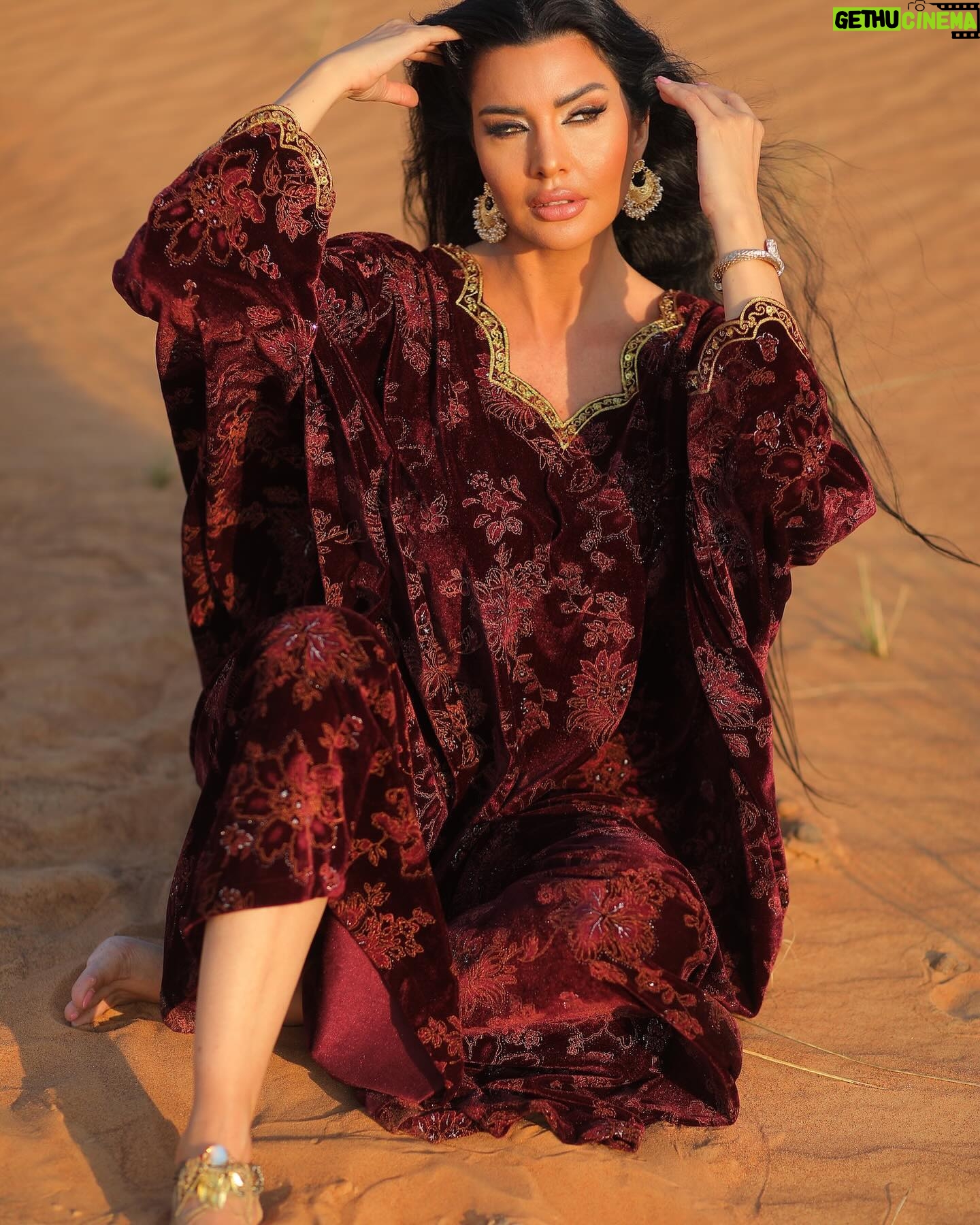 Lamitta Frangieh Instagram - Desert Queen charm by @meathany_boutique 🌙
📸 @karim.rady.photography
Makeup @lasirenegroup
.
.
#ramadankareem #desertvibes #jallabiah #lamittafrangieh #queenofdesert🐫 #dubai #oman #saudiarabia #qatar #bahrain #egypt🇪🇬 #iraq