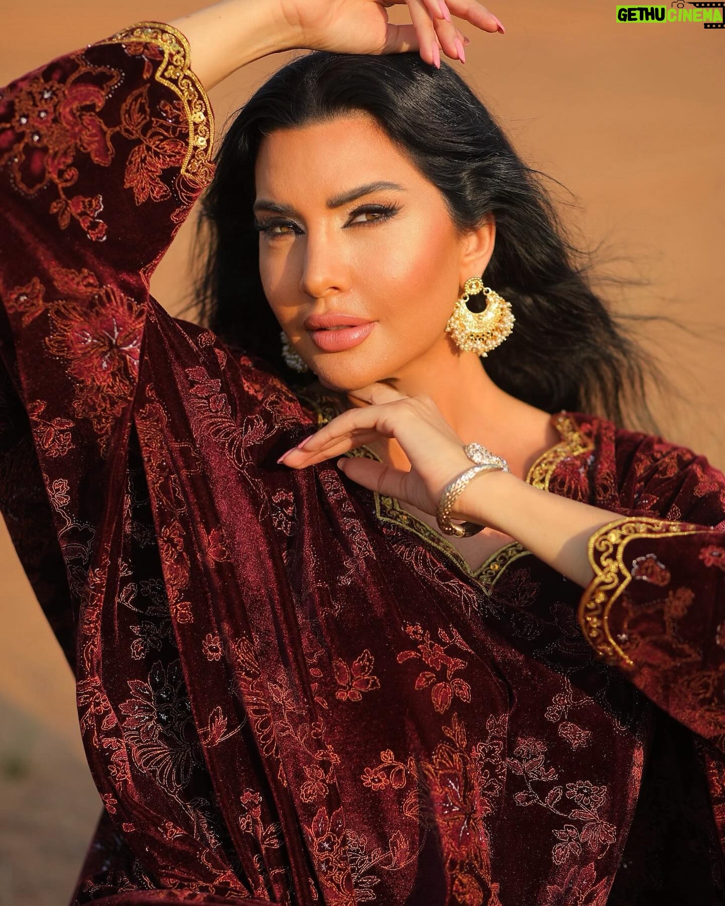 Lamitta Frangieh Instagram - Desert Queen charm by @meathany_boutique 🌙
📸 @karim.rady.photography
Makeup @lasirenegroup
.
.
#ramadankareem #desertvibes #jallabiah #lamittafrangieh #queenofdesert🐫 #dubai #oman #saudiarabia #qatar #bahrain #egypt🇪🇬 #iraq