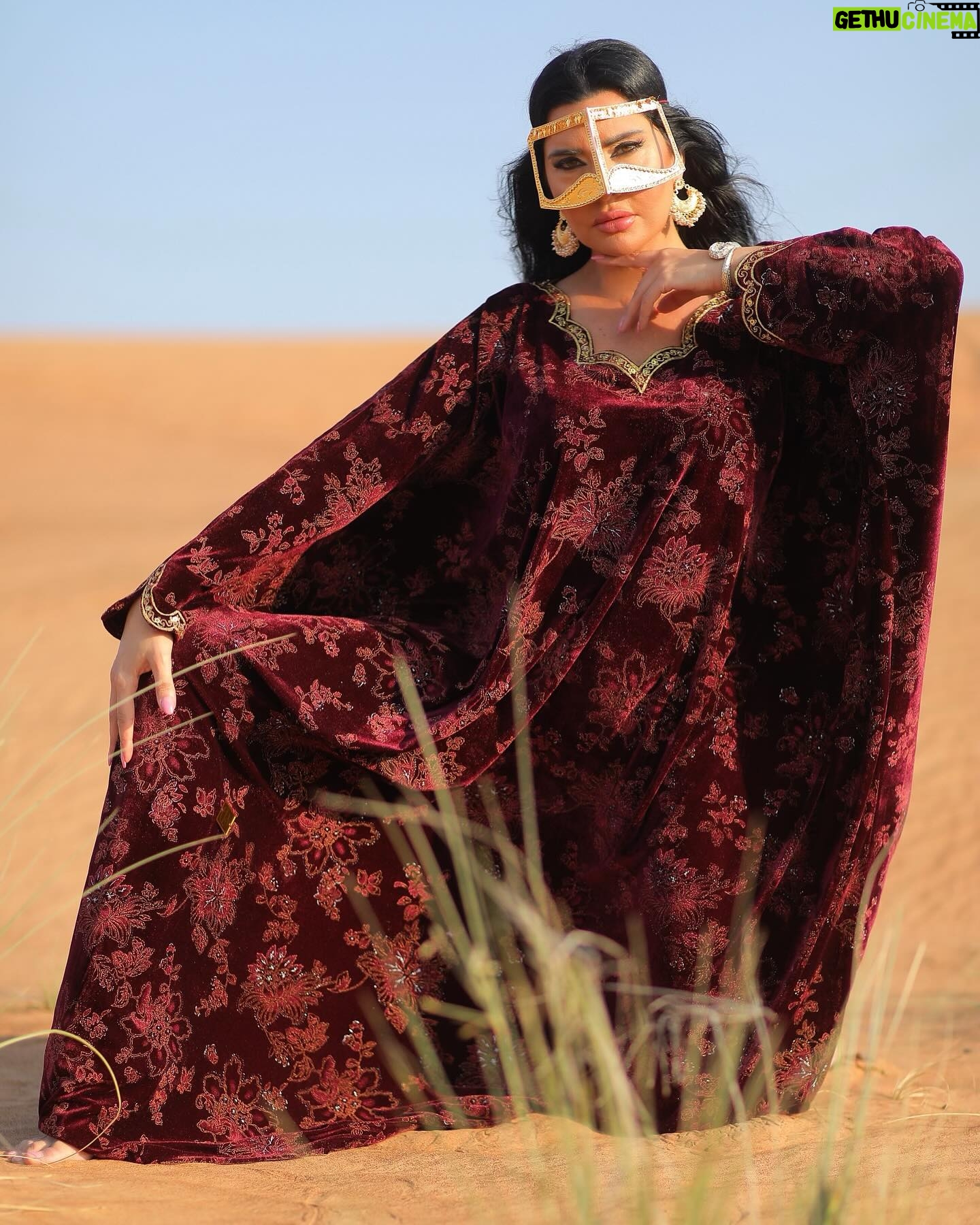 Lamitta Frangieh Instagram - Desert Queen charm by @meathany_boutique 🌙
📸 @karim.rady.photography
Makeup @lasirenegroup
.
.
#ramadankareem #desertvibes #jallabiah #lamittafrangieh #queenofdesert🐫 #dubai #oman #saudiarabia #qatar #bahrain #egypt🇪🇬 #iraq