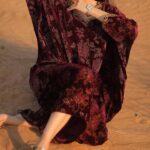 Lamitta Frangieh Instagram - Desert Queen charm by @meathany_boutique 🌙

📸 @karim.rady.photography 
Makeup @lasirenegroup 
.
.
#ramadankareem #desertvibes #jallabiah #lamittafrangieh #queenofdesert🐫 #dubai #oman #saudiarabia #qatar #bahrain #egypt🇪🇬 #iraq