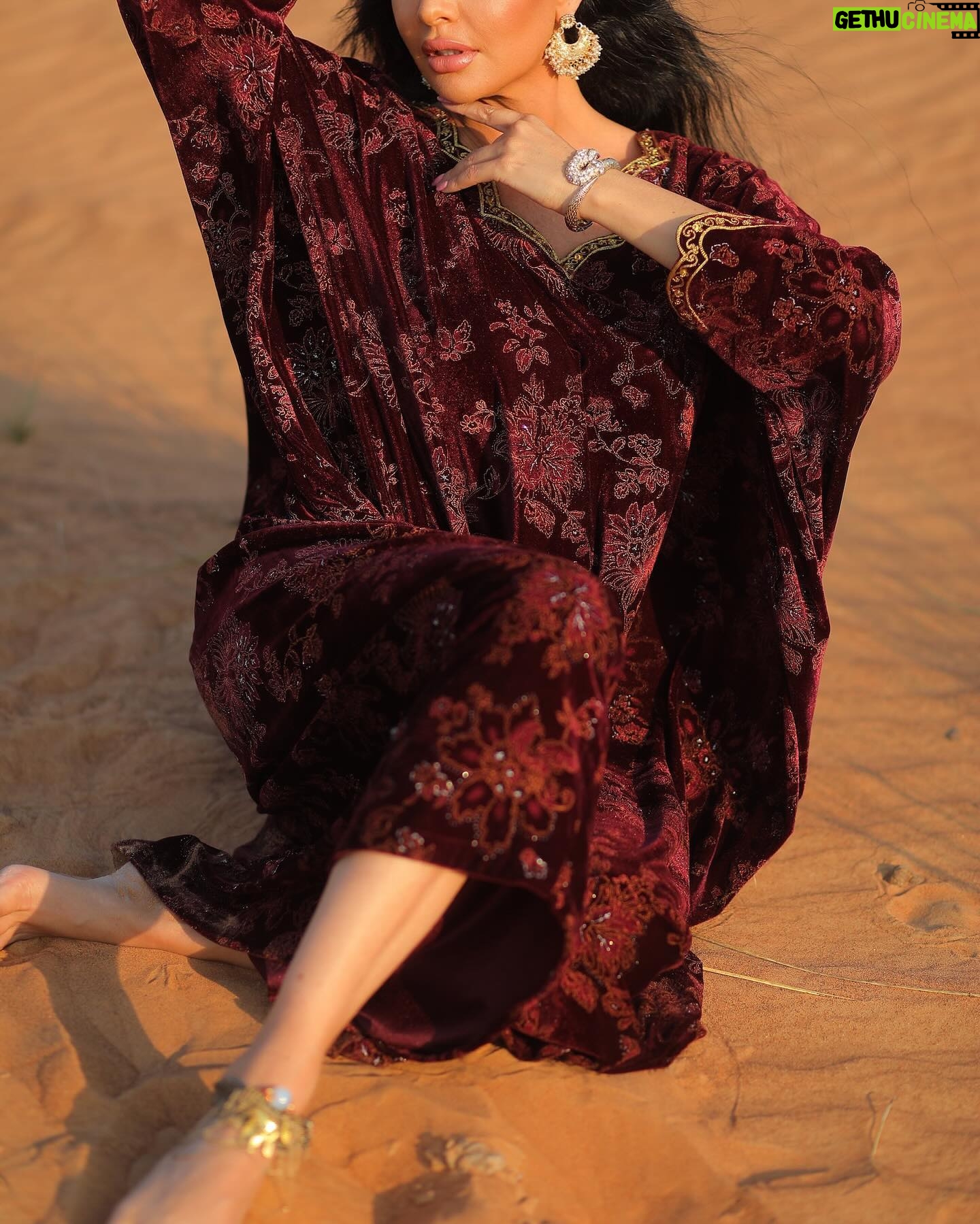 Lamitta Frangieh Instagram - Desert Queen charm by @meathany_boutique 🌙
📸 @karim.rady.photography
Makeup @lasirenegroup
.
.
#ramadankareem #desertvibes #jallabiah #lamittafrangieh #queenofdesert🐫 #dubai #oman #saudiarabia #qatar #bahrain #egypt🇪🇬 #iraq